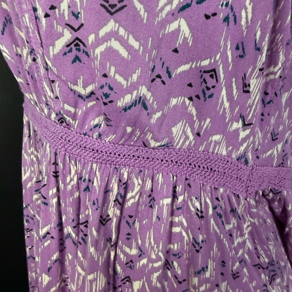 torrid Lavender Printed Sleeveless V-Neck Midi top - Picture 5 of 8